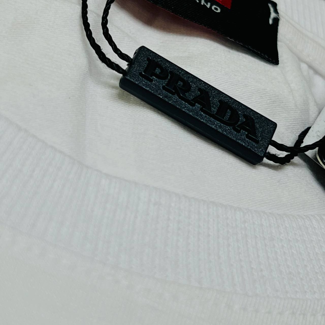 Camiseta Algodão Soft Americano - PRADA arte em aplique