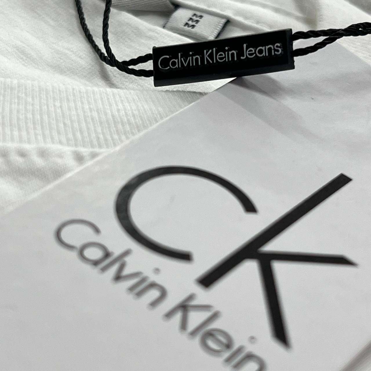 CAMISETA GENUINA SOFT PENTEADO TURCO - CALVIN KLEIN arte em DTF