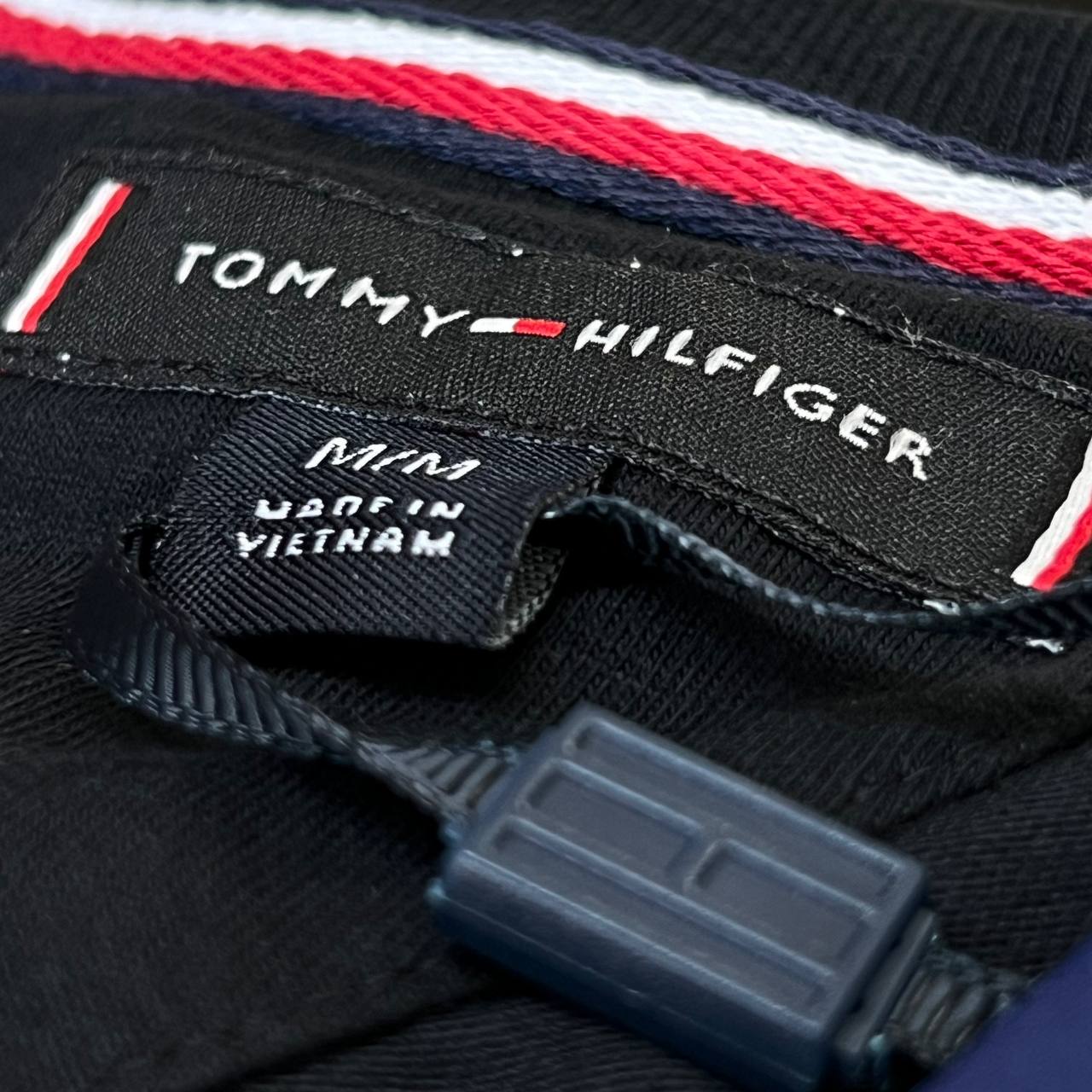 Camiseta GENUINA COTTON SOFT TURCO - TOMMY HILFIGER arte bordada