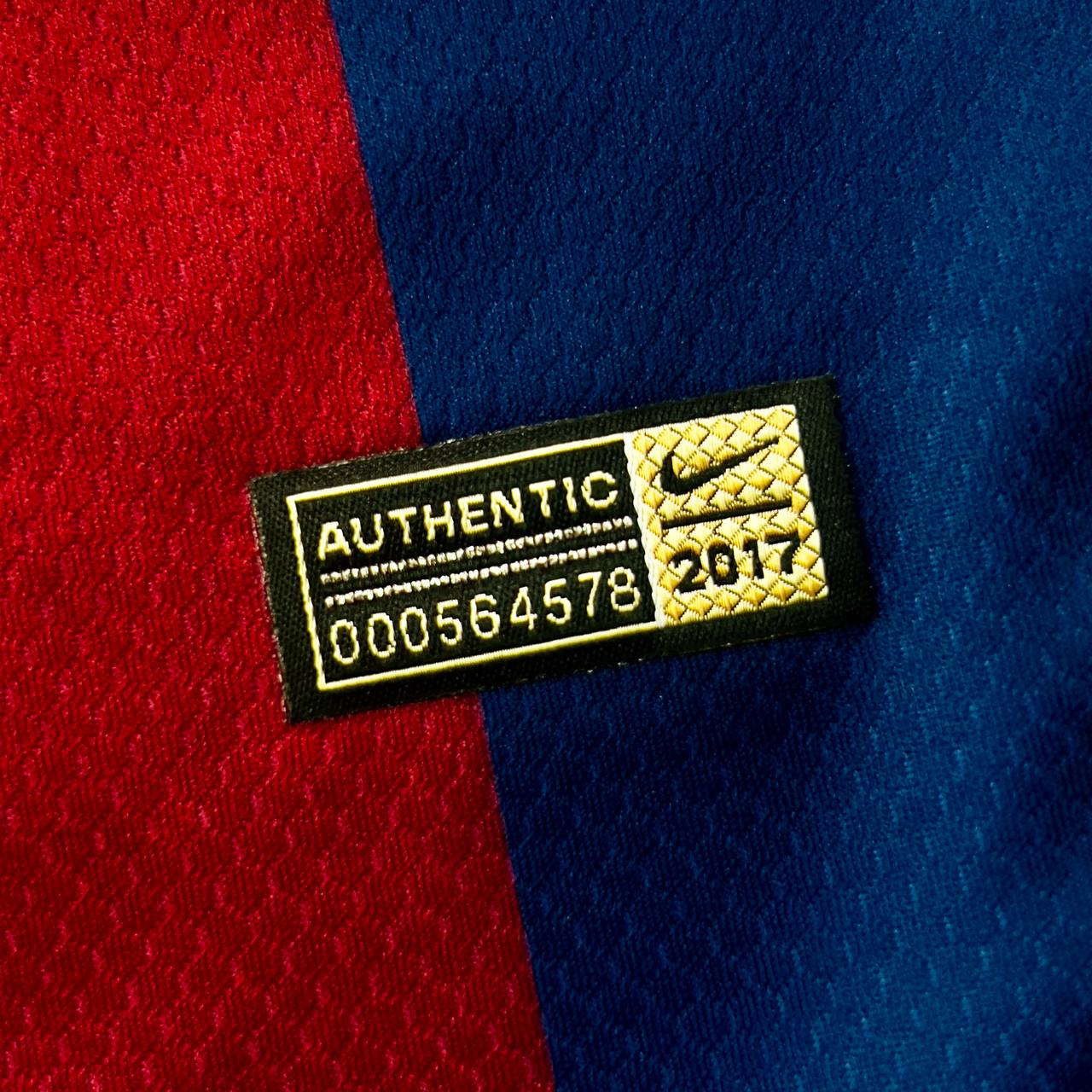 Camisa de Time (Qualidade Nacional Premium) Barcelona Retrô Ronaldinho #10 | LT64A (C1104)