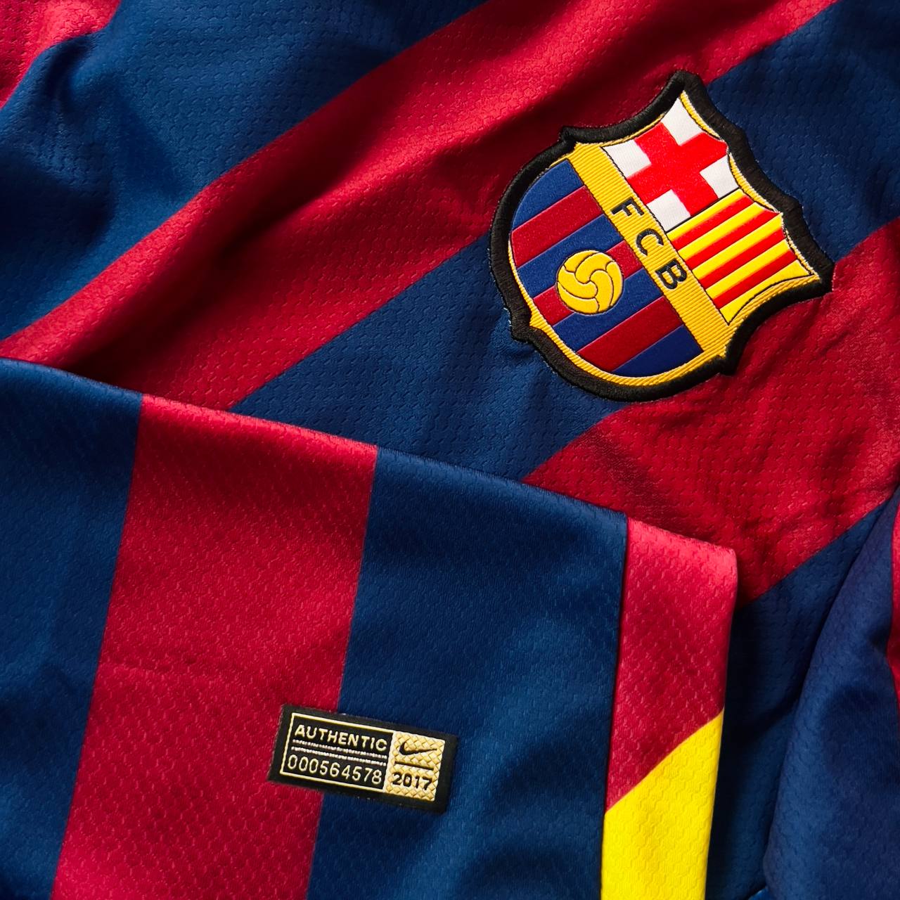 Camisa de Time (Qualidade Nacional Premium) Barcelona Retrô Ronaldinho #10 | LT64A (C1104)