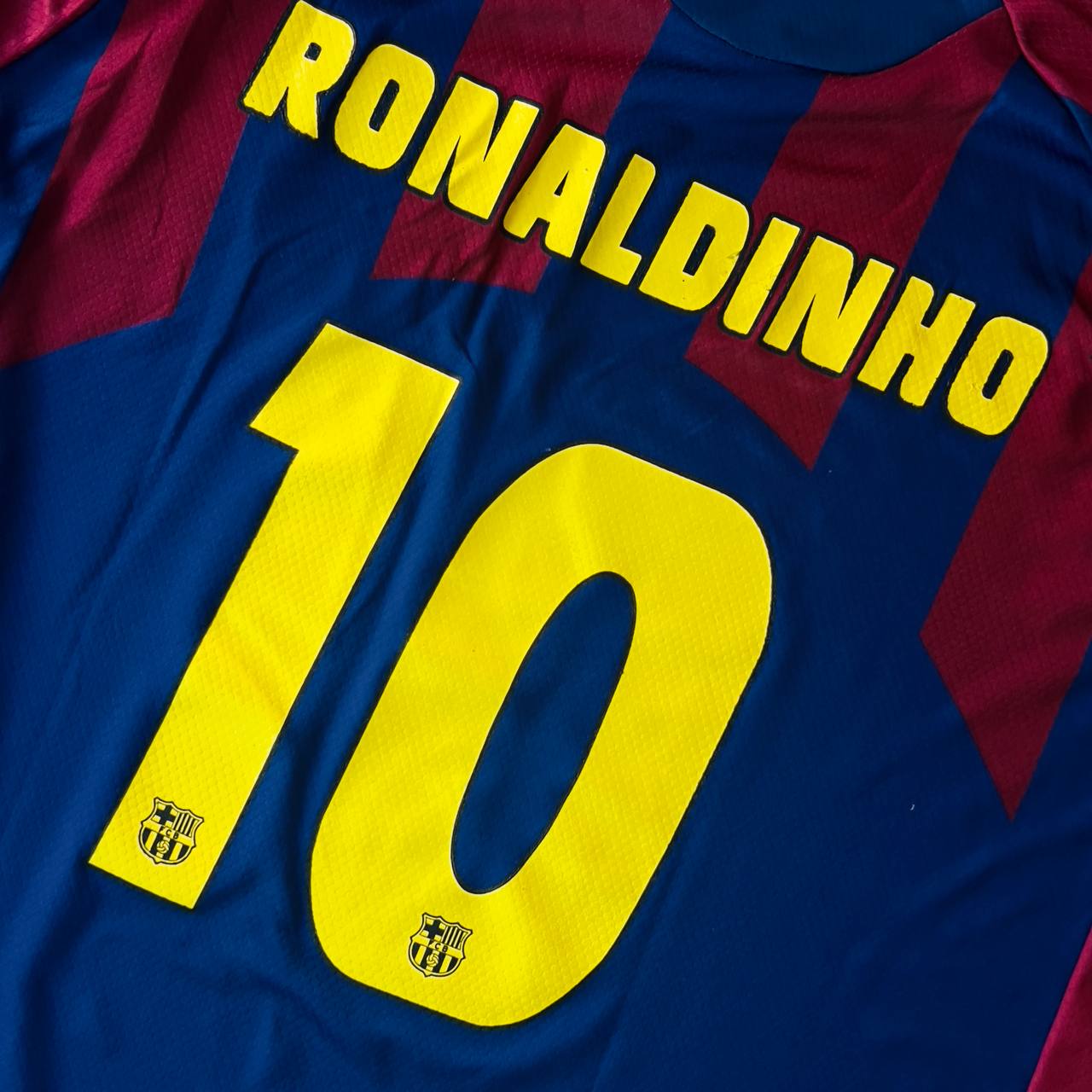 Camisa de Time (Qualidade Nacional Premium) Barcelona Retrô Ronaldinho #10 | LT64A (C1104)