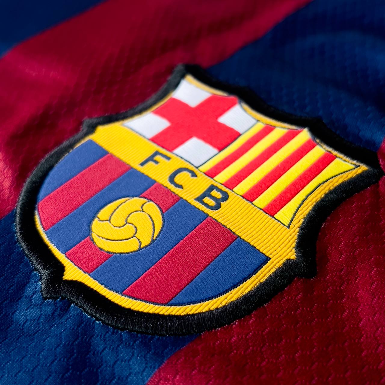 Camisa de Time (Qualidade Nacional Premium) Barcelona Retrô Ronaldinho #10 | LT64A (C1104)