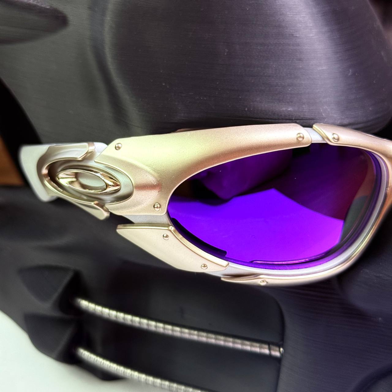 Óculos OAKLEY JULIET (LT024) - ARMAÇÃO: PLASMA - PRATA - Kit Borracha: PRETA - MODELO: JULIET