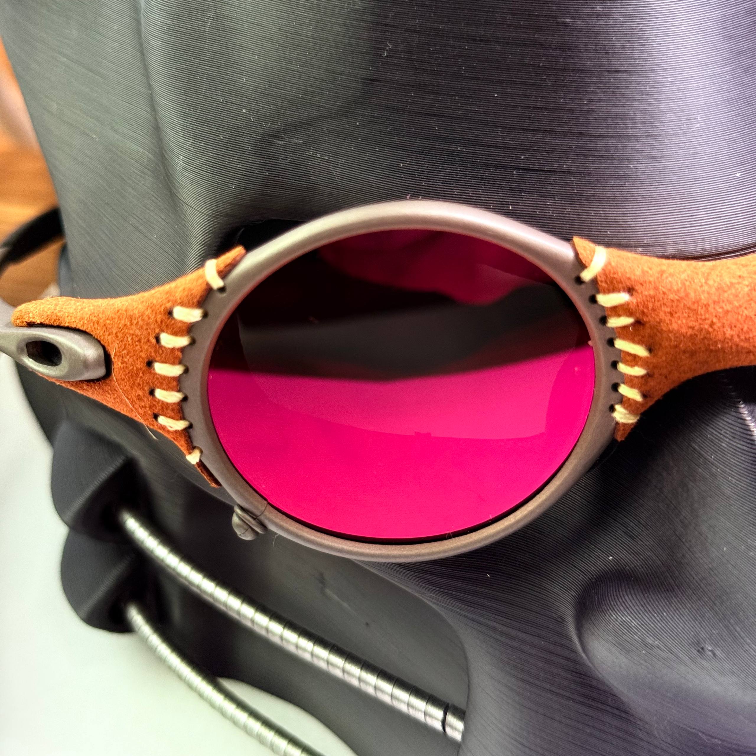 Óculos OAKLEY JULIET (LT024) - ARMAÇÃO: BLACK - Kit Borracha: AZUL - MODELO: JULIET