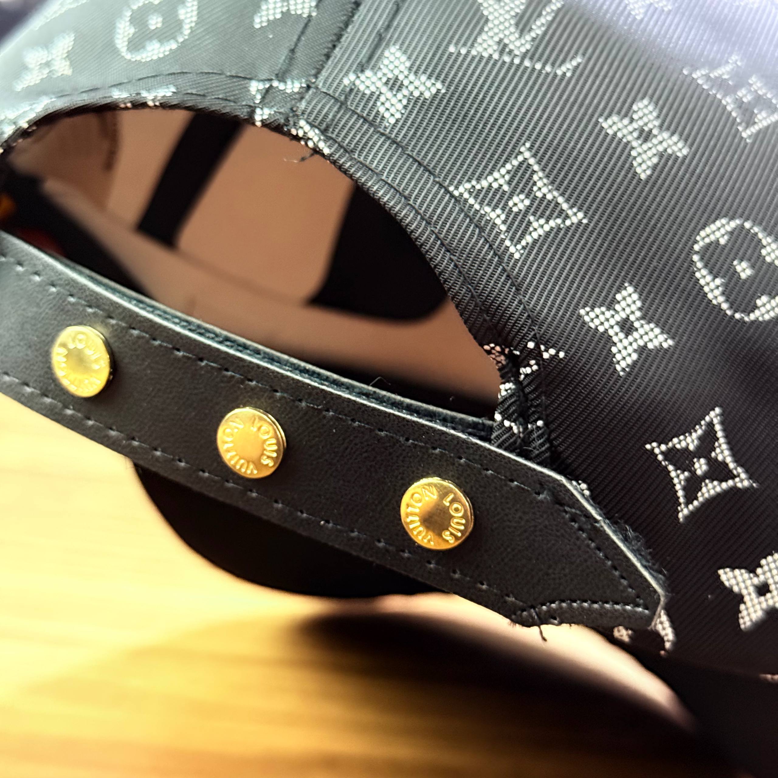 Boné Ultra Premium LOUIS VUITTON (LT026)