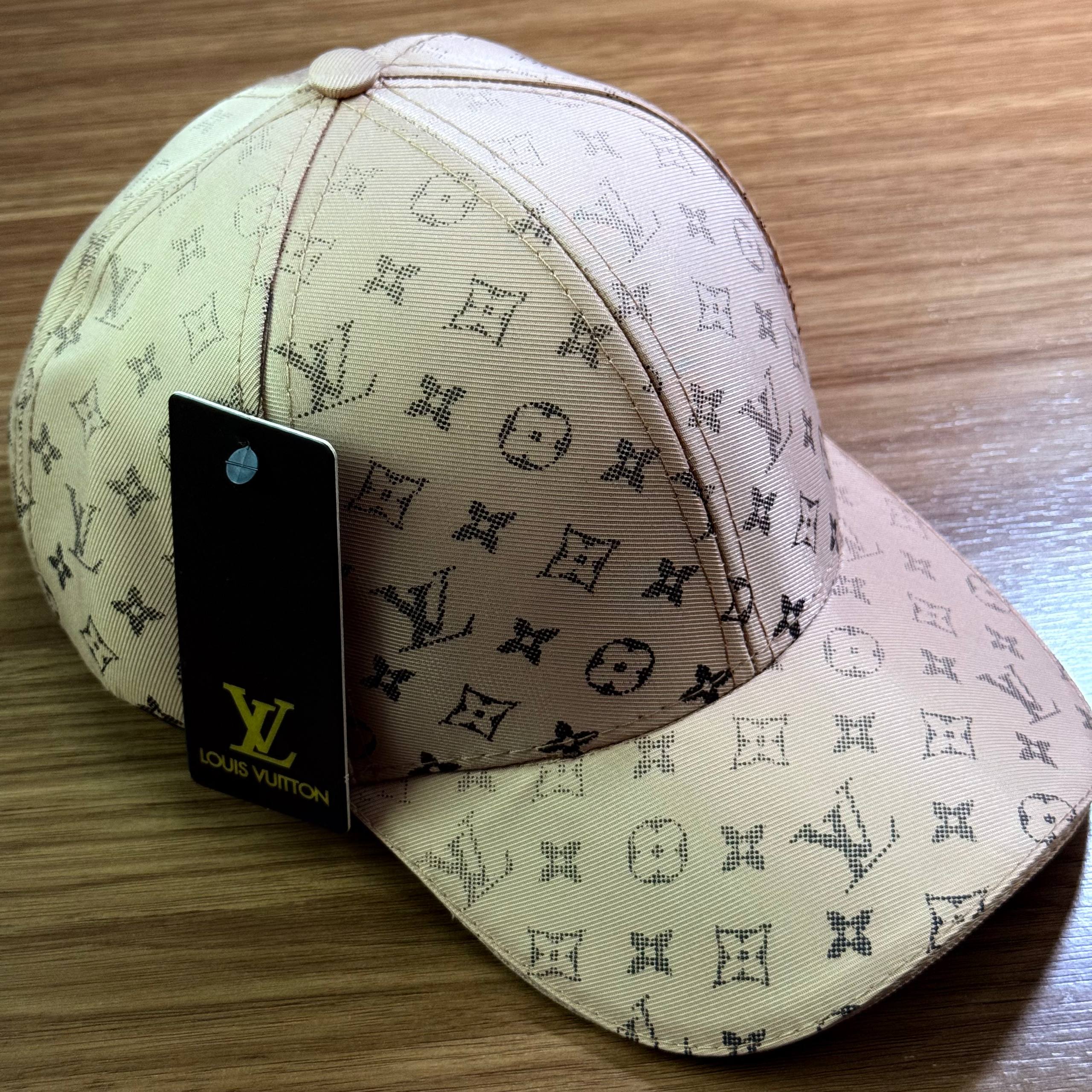 Boné Ultra Premium LOUIS VUITTON (LT026)