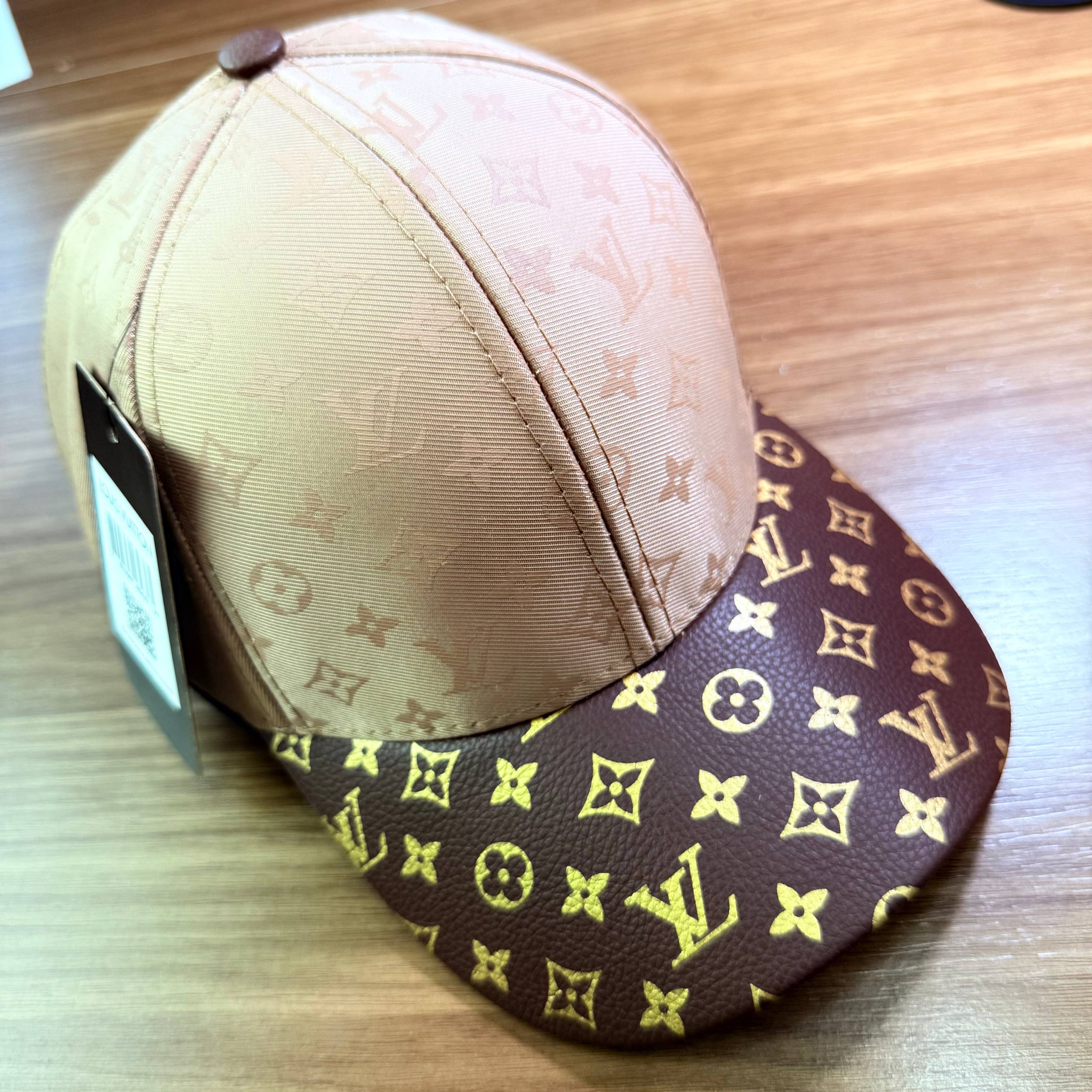 Boné Ultra Premium LOUIS VUITTON Aba de couro (LT026)