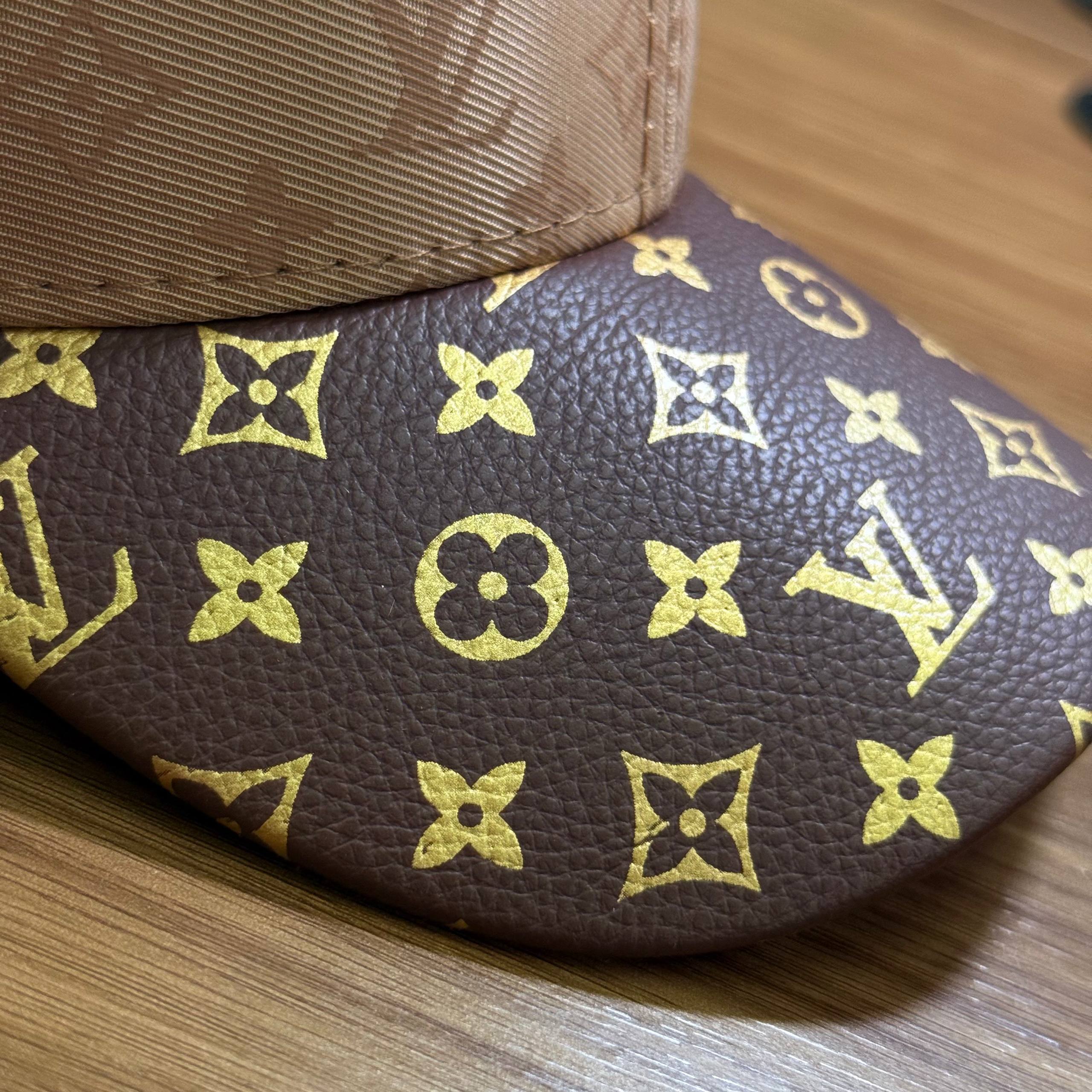 Boné Ultra Premium LOUIS VUITTON Aba de couro (LT026)