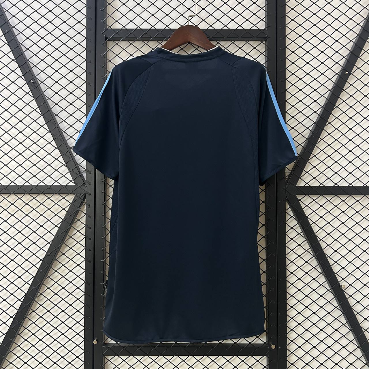 Camisa de time Tailandesa 1.1 RETRÔ REAL MADRID 03/04