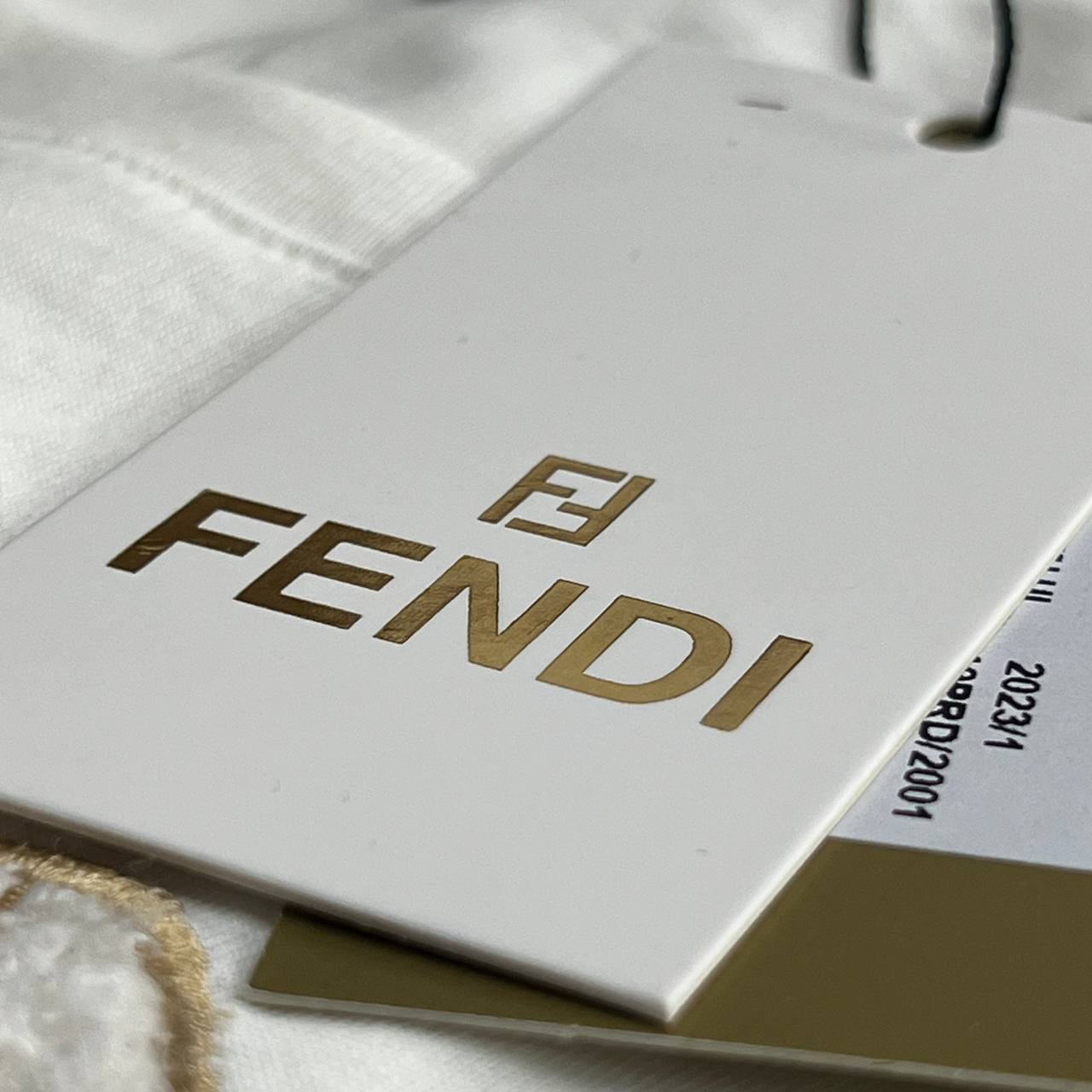 Camiseta GENUINA COTTON TANGUIS TURCO - FENDI arte em bordado e camurça