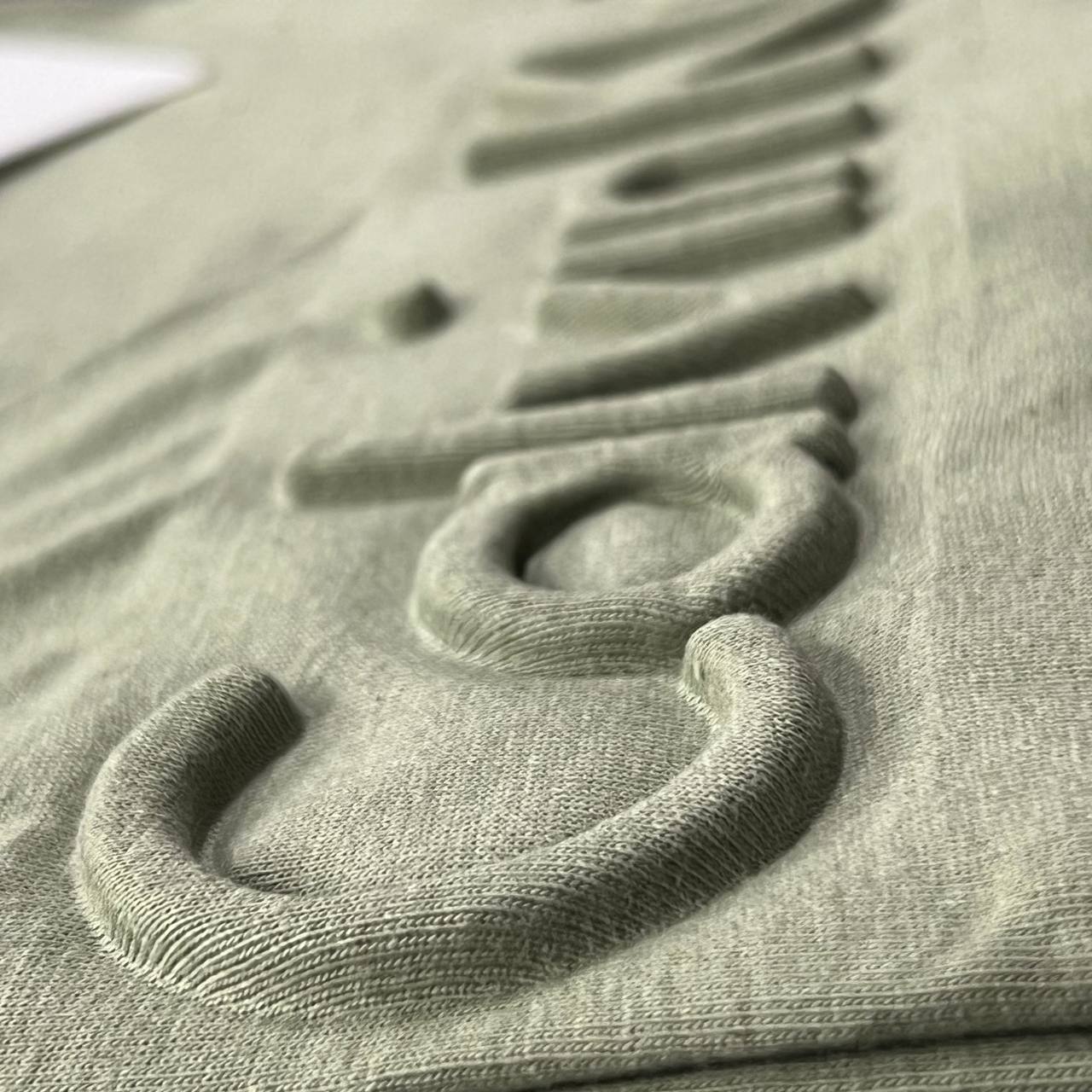 CAMISETA GENUINA SOFT PENTEADO TURCO - CALVIN KLEIN arte em relevo