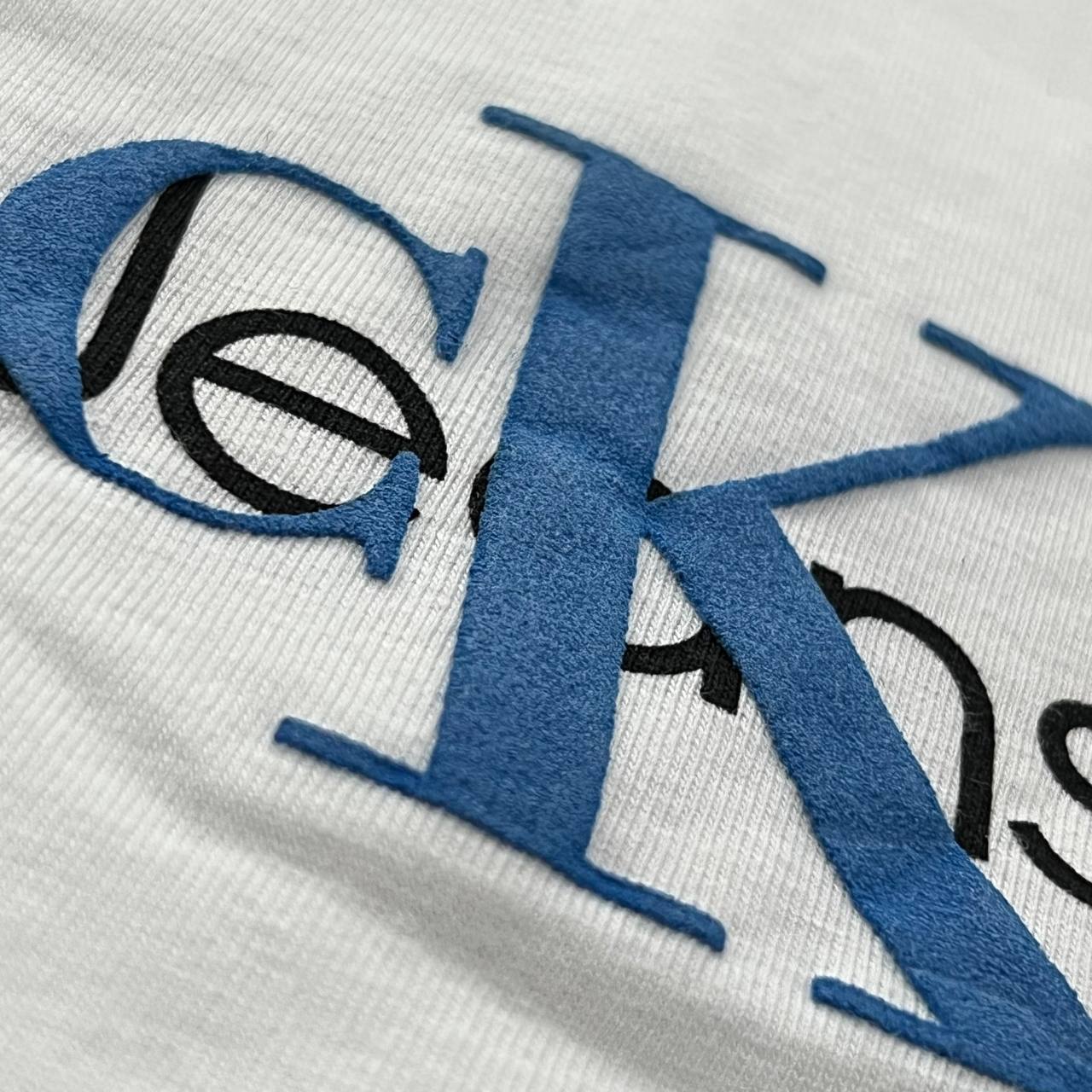 CAMISETA GENUINA SOFT PENTEADO TURCO - CALVIN KLEIN arte em DTF