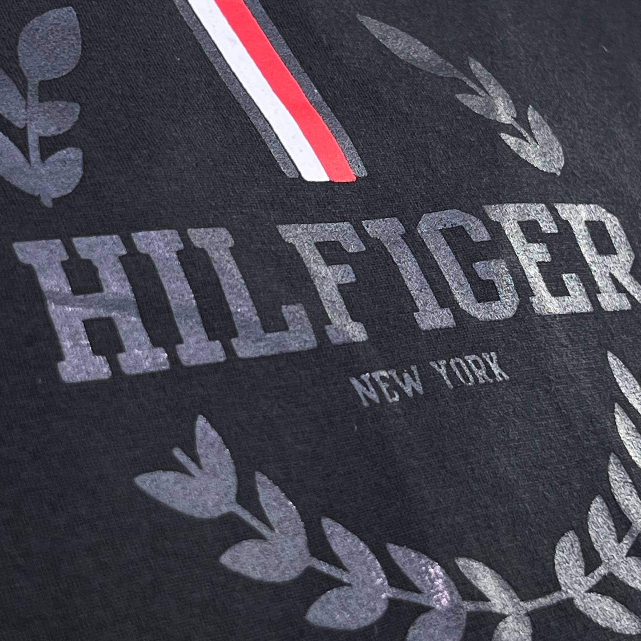 Camiseta Genuina 40.1 LUXO - TOMMY HILFIGER arte em DTF