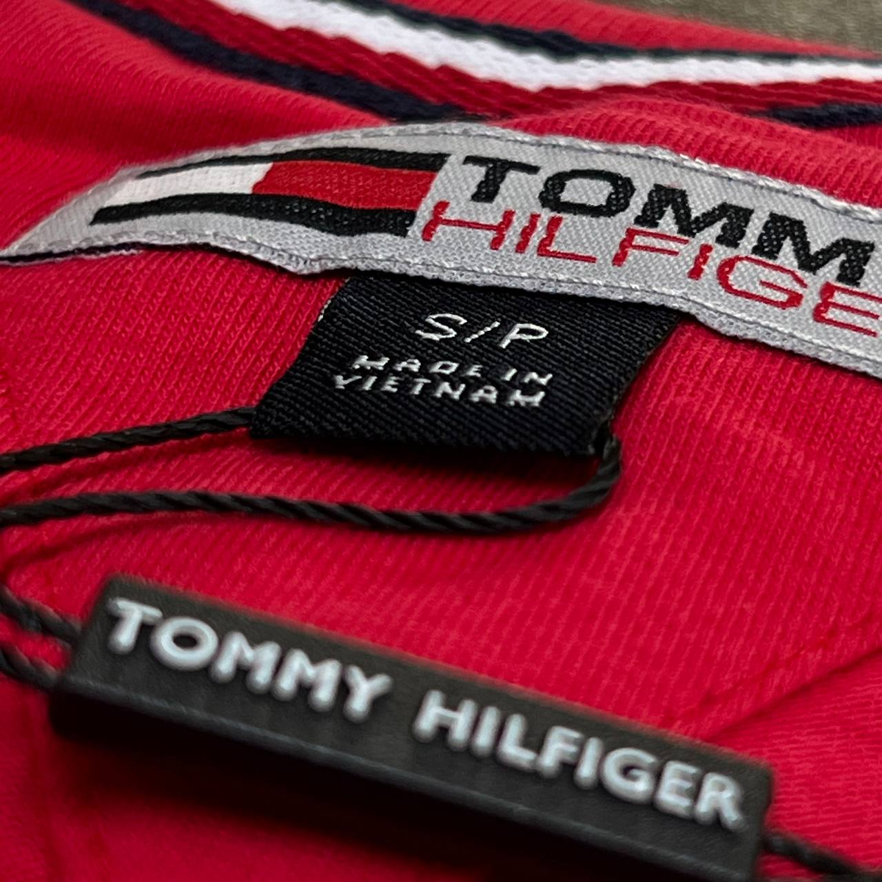 Camiseta GENUINA COTTON SOFT TURCO - TOMMY HILFIGER arte bordada