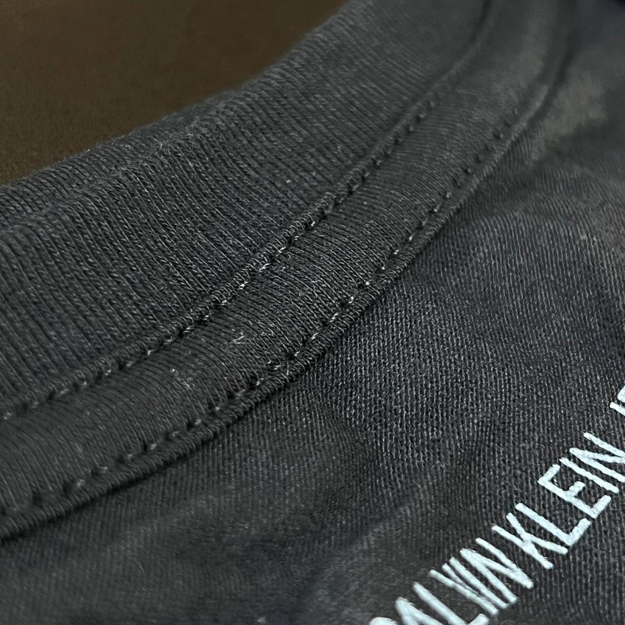 Camiseta Genuína Soft Penteado Turco - CALVIN KLEIN arte em relevo