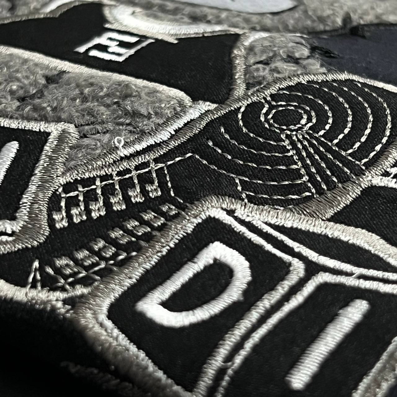 Camiseta GENUINA COTTON TANGUIS TURCO - FENDI arte em bordado e camurça