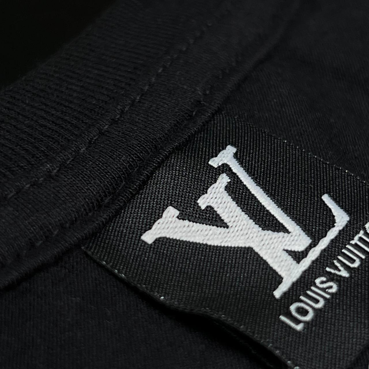 Camiseta GENUINA COTTON TANGUIS TURCO - LOUIS VUITTON arte em bordado madeira