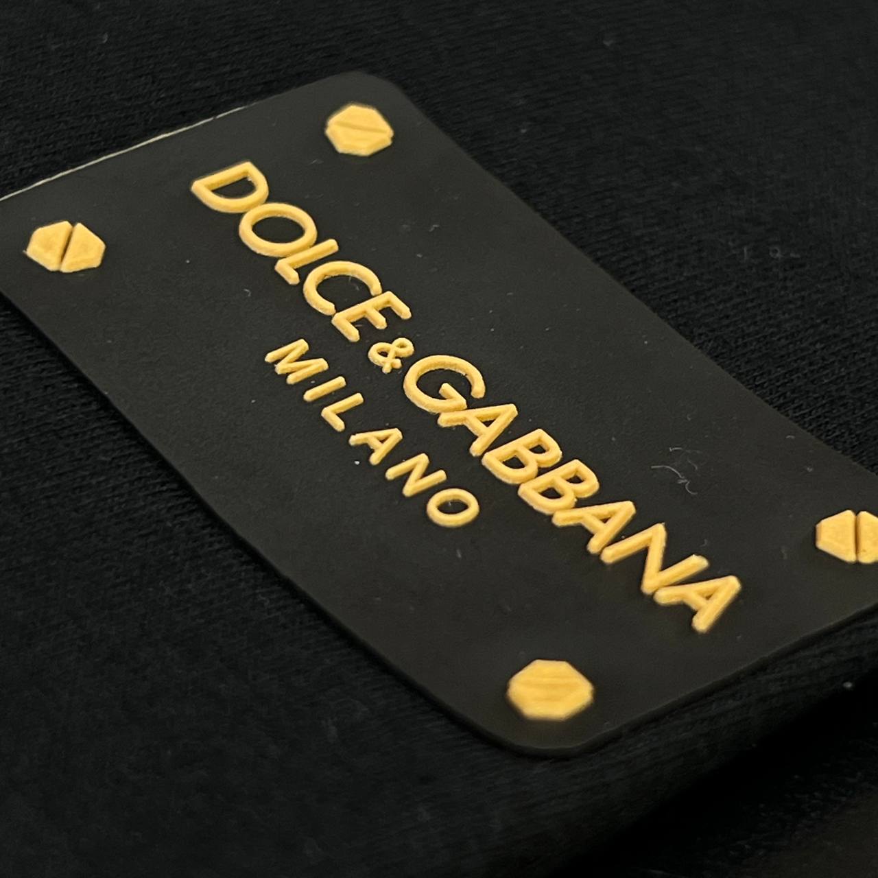 Camiseta GENUINA COTTON SOFT TURCO - DOLCE GABBANA arte patch emborrachado