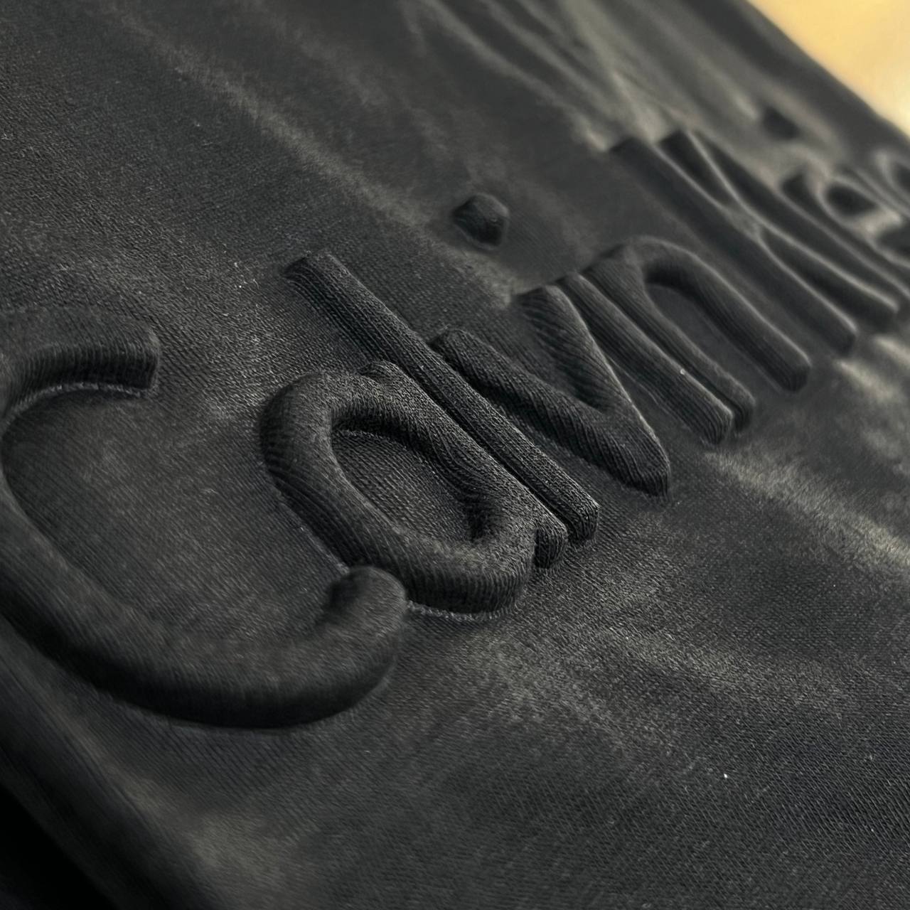 Camiseta Genuína Soft Penteado Turco - CALVIN KLEIN arte em relevo