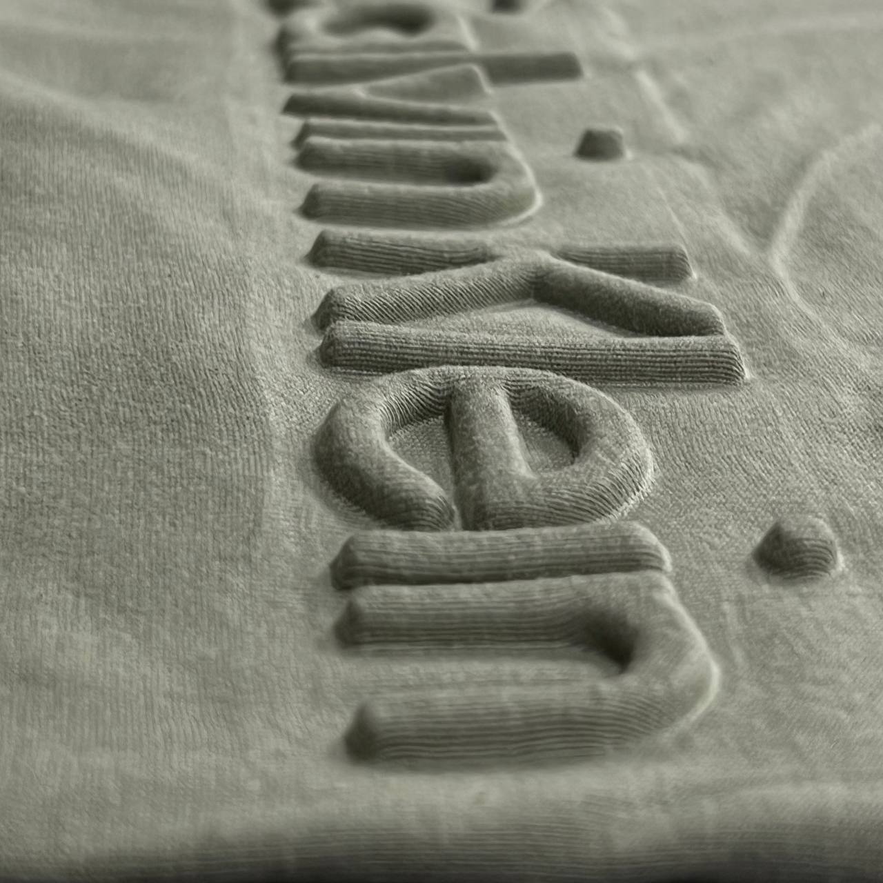 CAMISETA GENUINA SOFT PENTEADO TURCO - CALVIN KLEIN arte em relevo