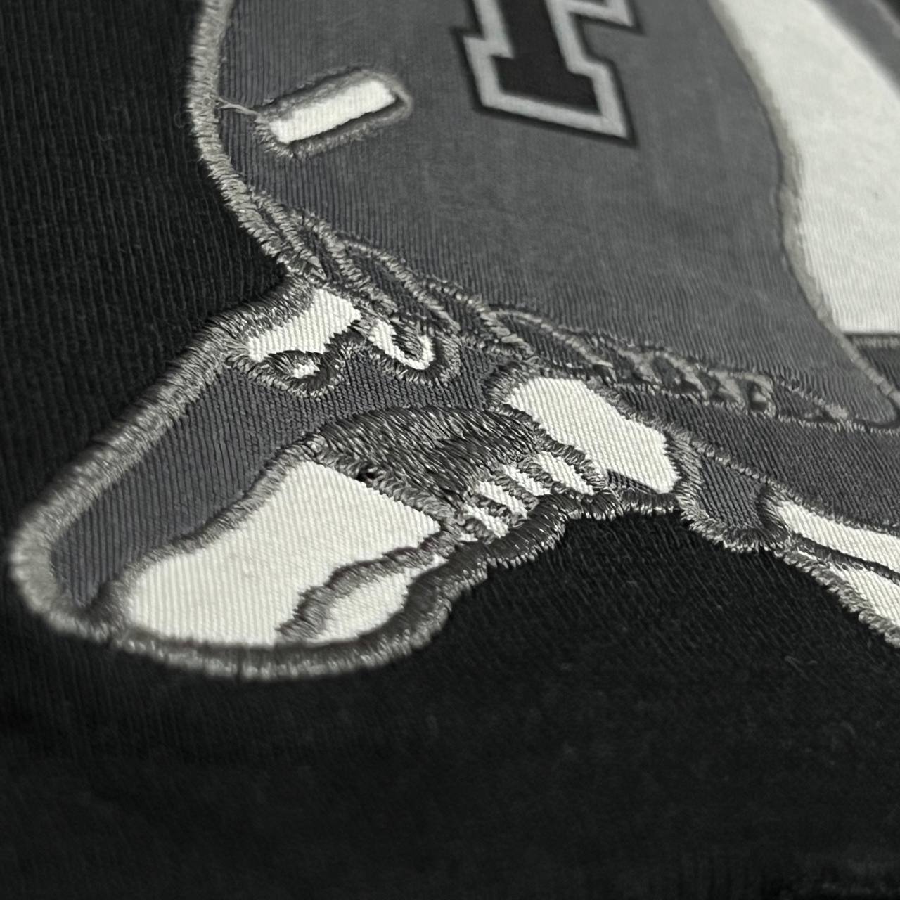 Camiseta GENUINA COTTON TANGUIS TURCO - FENDI arte em bordado e camurça