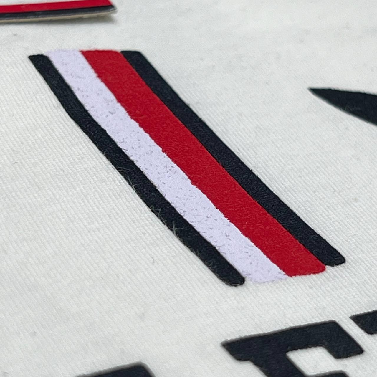 Camiseta Genuina 40.1 LUXO - TOMMY HILFIGER arte em DTF