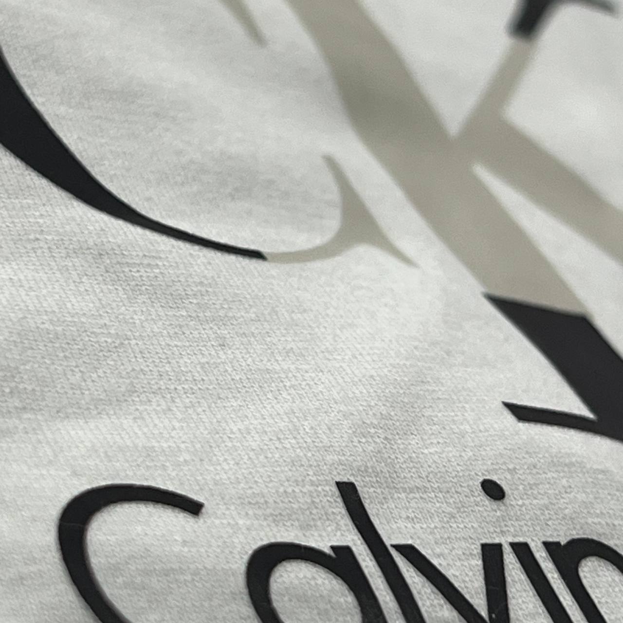 CAMISETA GENUINA SOFT PENTEADO TURCO - CALVIN KLEIN arte em DTF