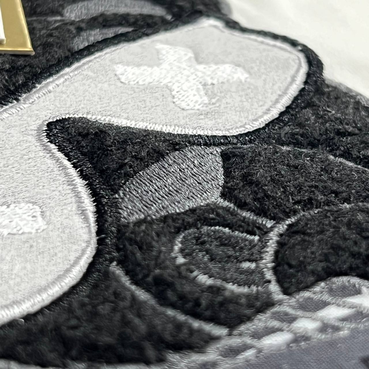 Camiseta GENUINA COTTON TANGUIS TURCO - FENDI arte em bordado e camurça