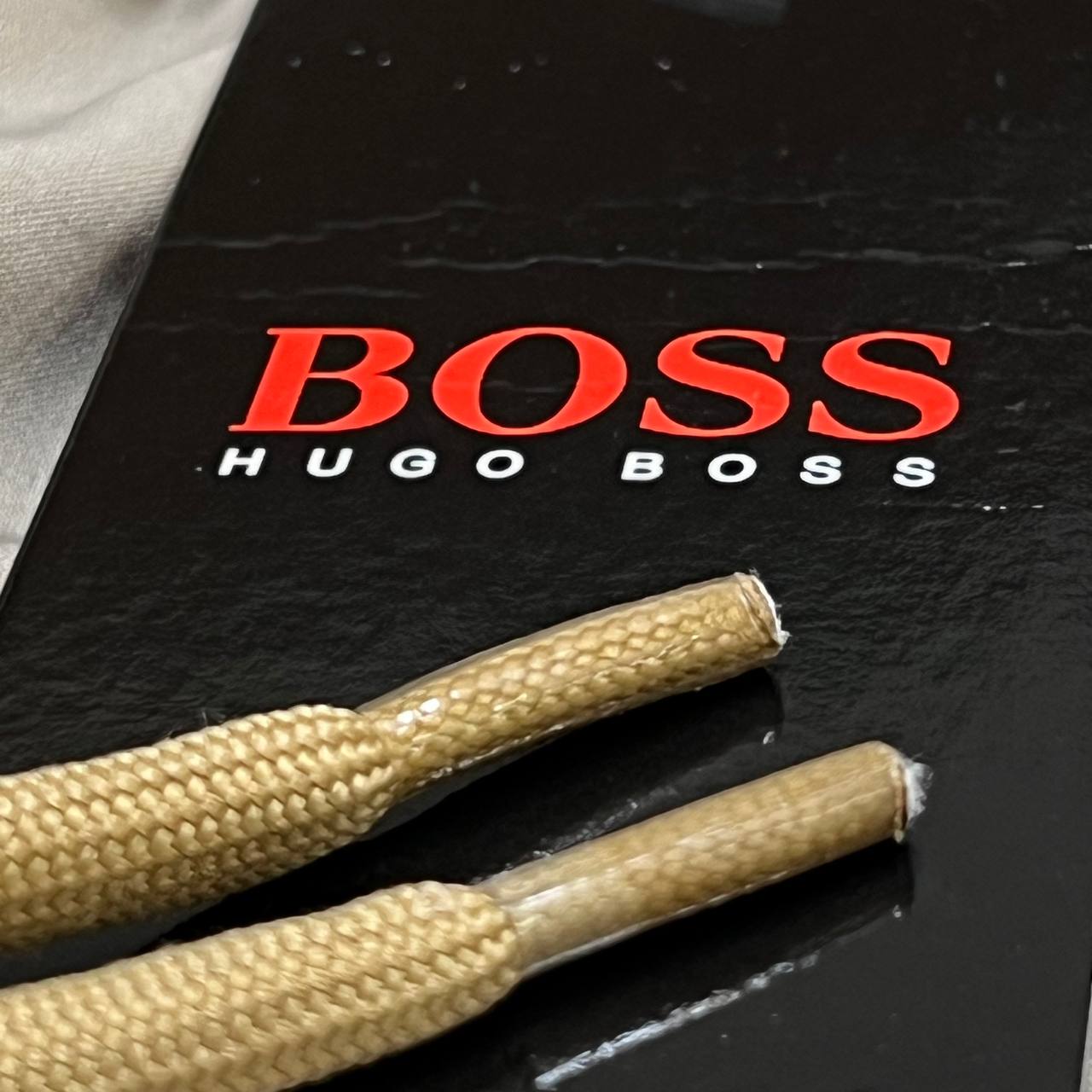 Bermuda Microfibra Ultra - HUGO BOSS recorte atrás 