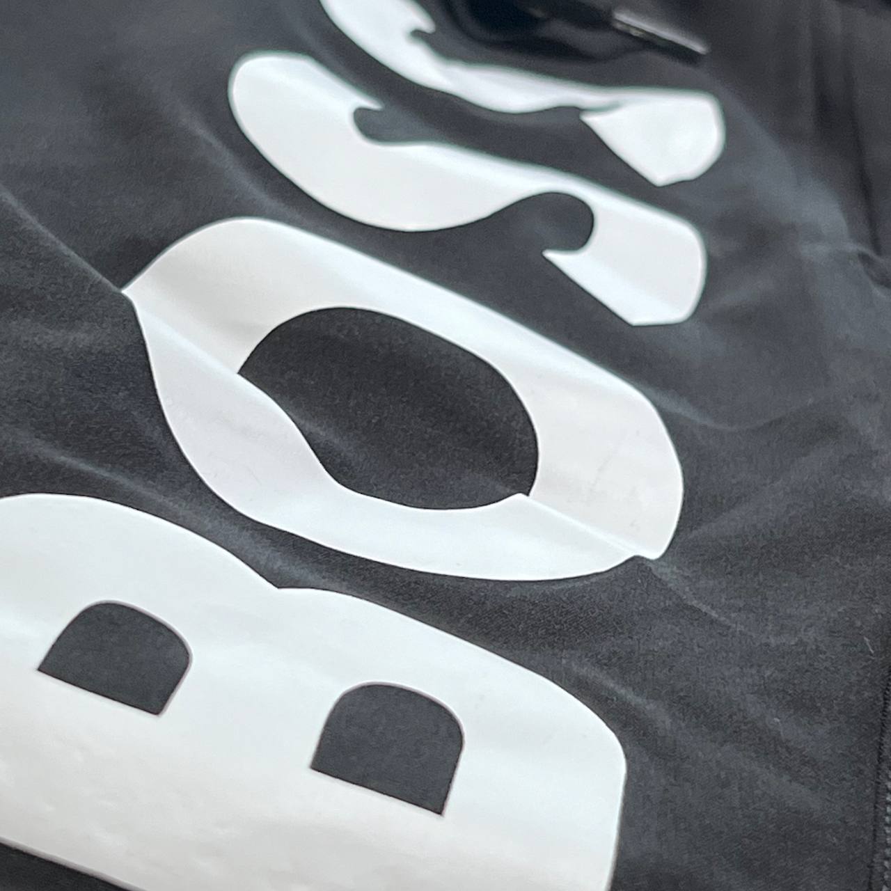 Bermuda Microfibra Ultra - HUGO BOSS arte em silk