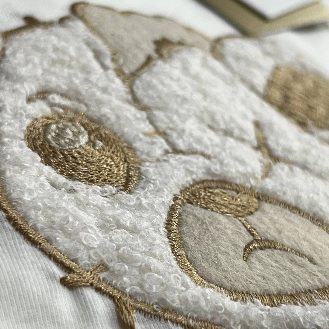 Camiseta GENUINA COTTON TANGUIS TURCO - FENDI arte em bordado e camurça