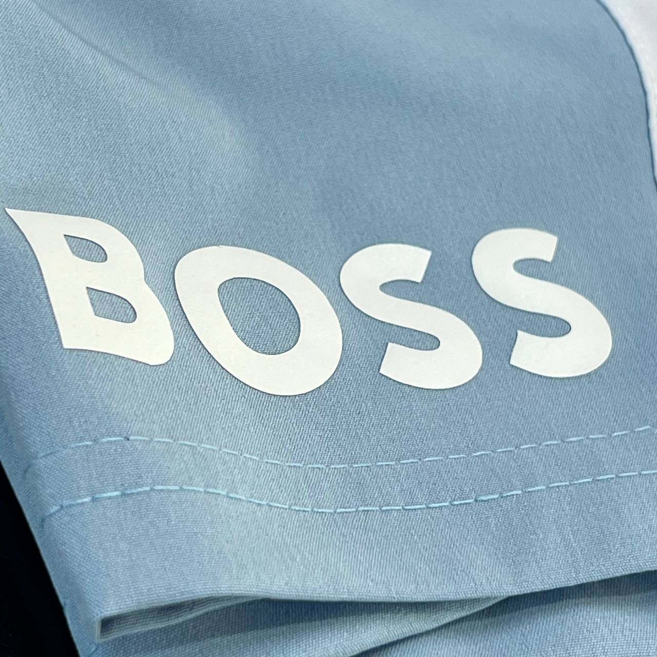 Bermuda Microfibra Ultra - HUGO BOSS recorte atrás 